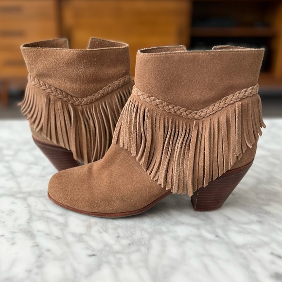 Gianni Bini Shoes - 🌼GIANNI BINI🌼 Faye Fringe Suede Leather Bootie, Size 7.5